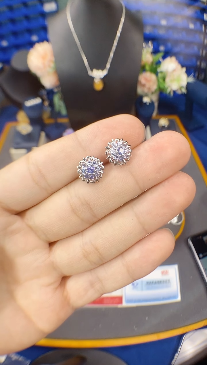 【闪购商品】坦桑石耳钉银S925镶嵌带证书