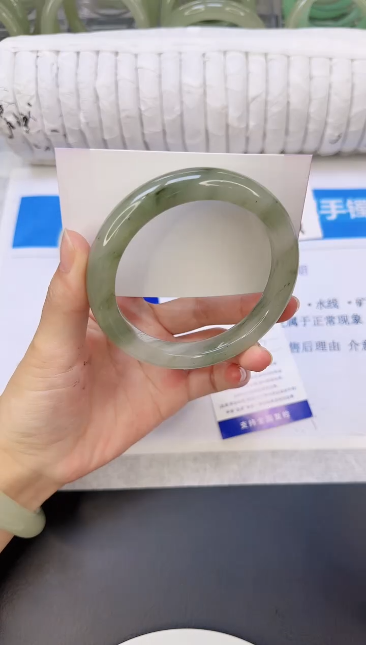 未镶嵌手镯石英质玉69/63