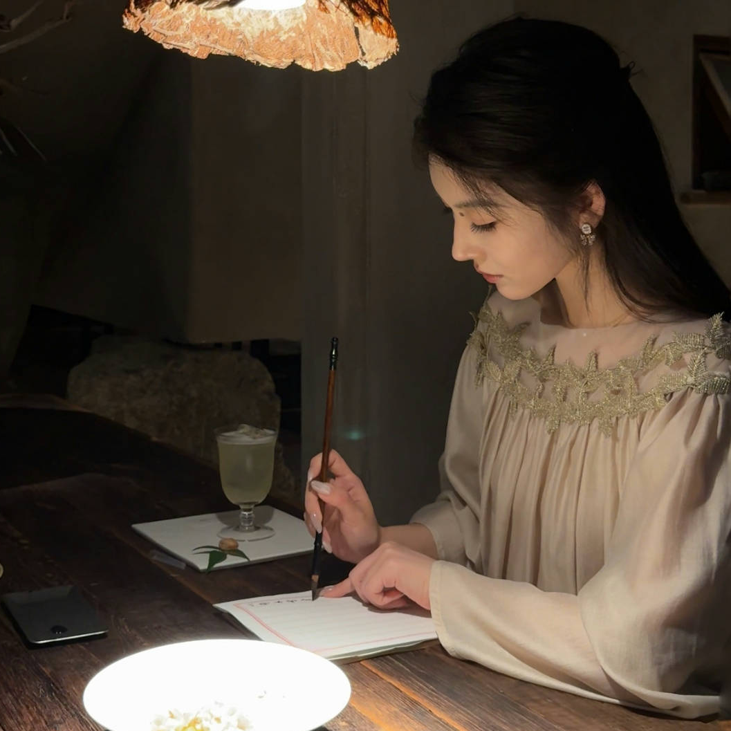 一块冰儿【海棠】一字肩喇叭袖宽松收腰长款连衣裙LB-034