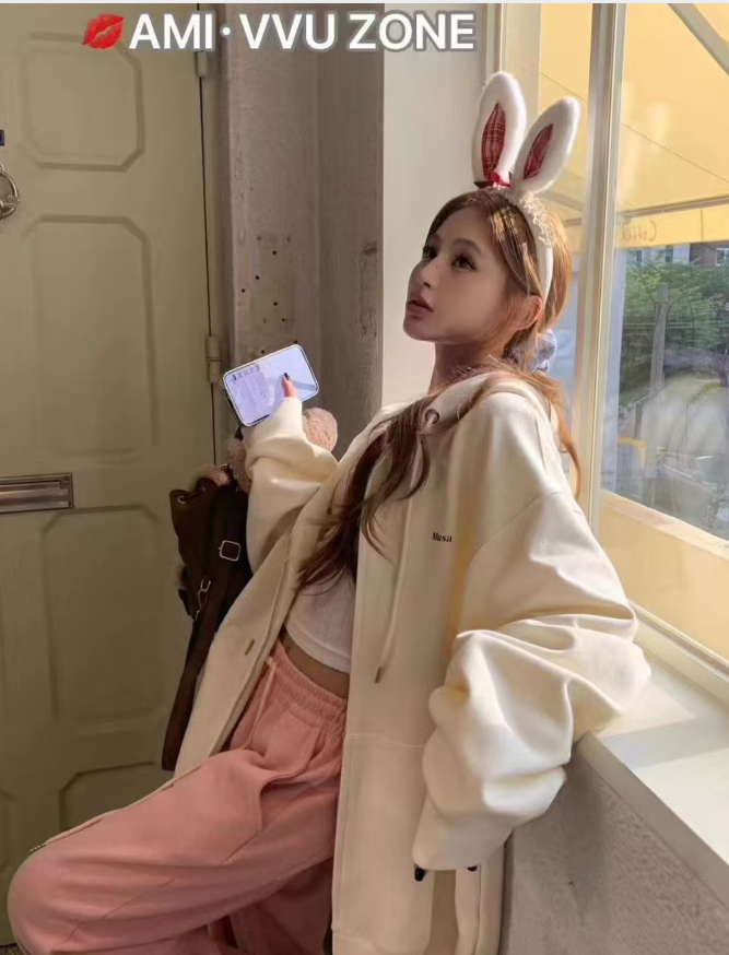 米多多  AMI#3062#立体小字母拉链连帽卫衣外套 kc