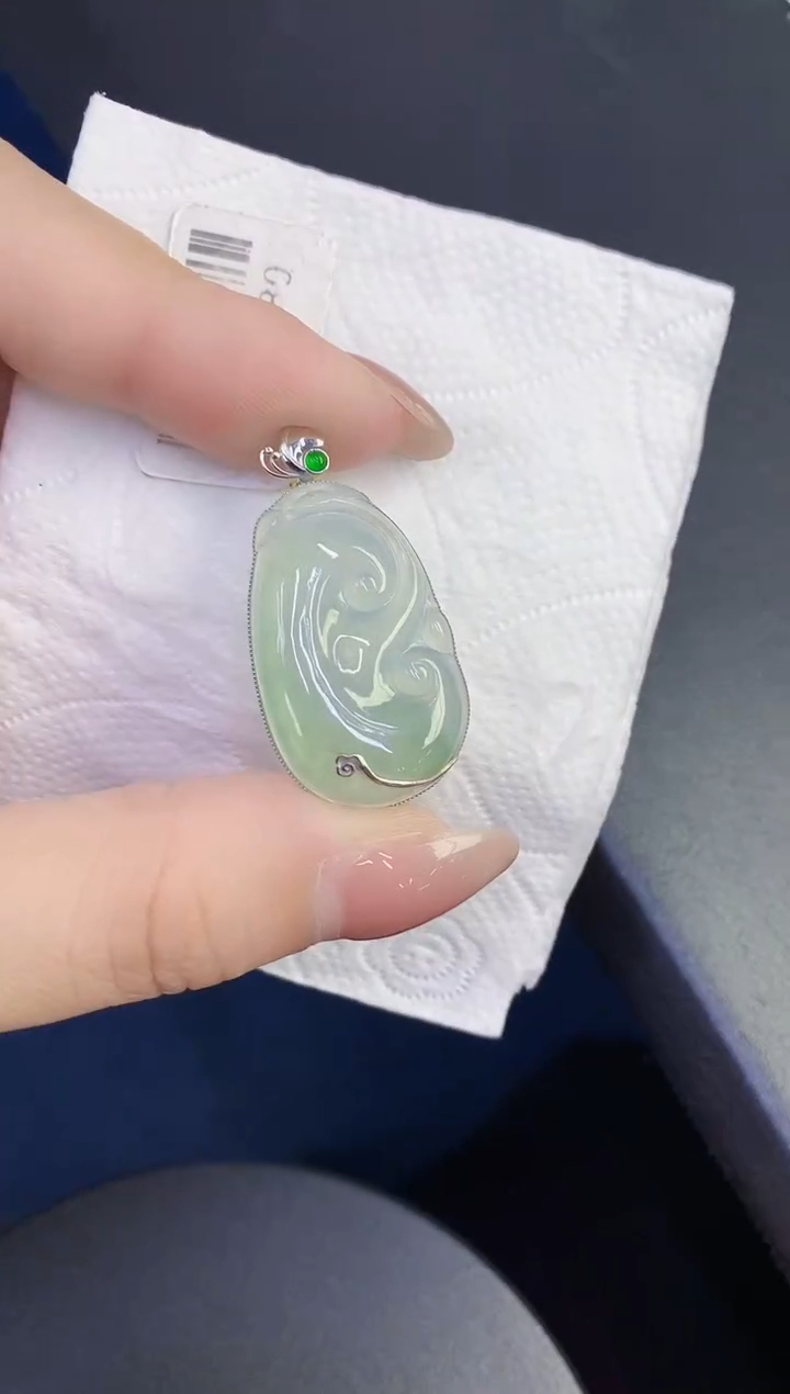 颈饰18K金镶嵌翡翠缅甸天然翡翠A货