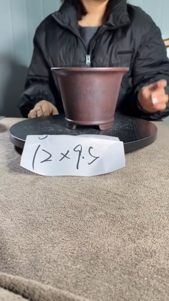 A宜兴紫砂小花盆