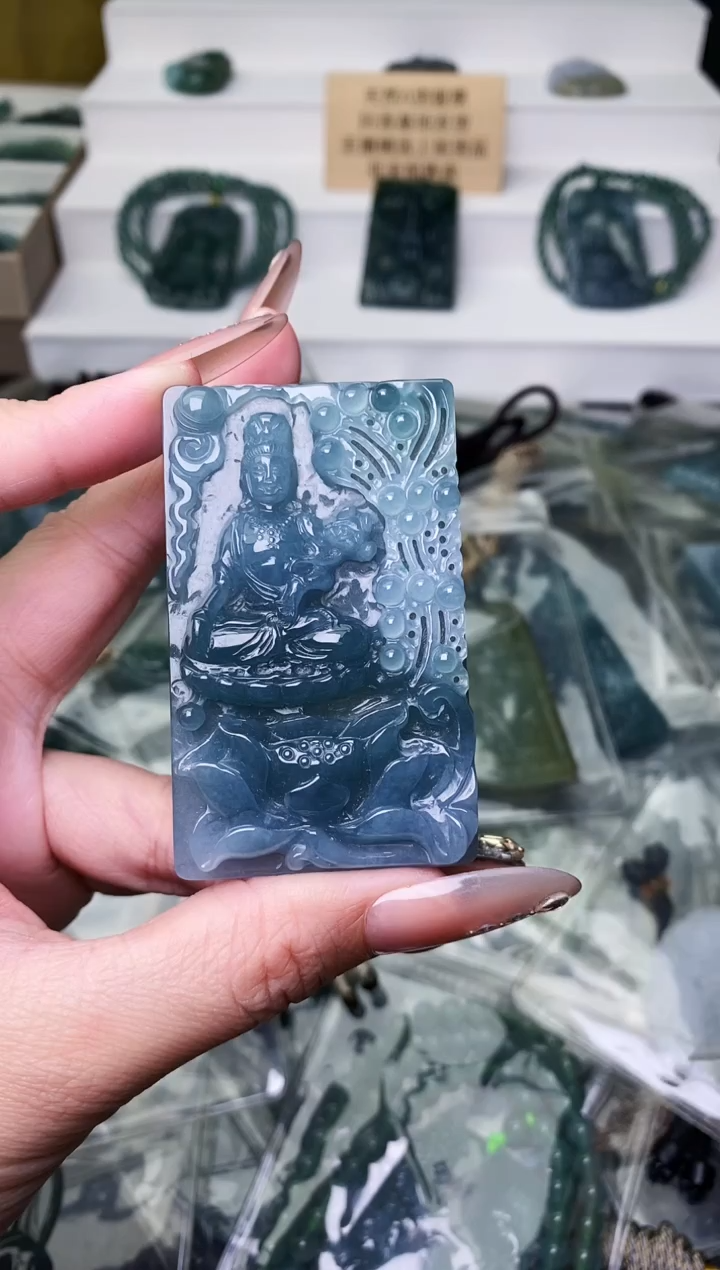 颈饰未镶嵌翡翠 