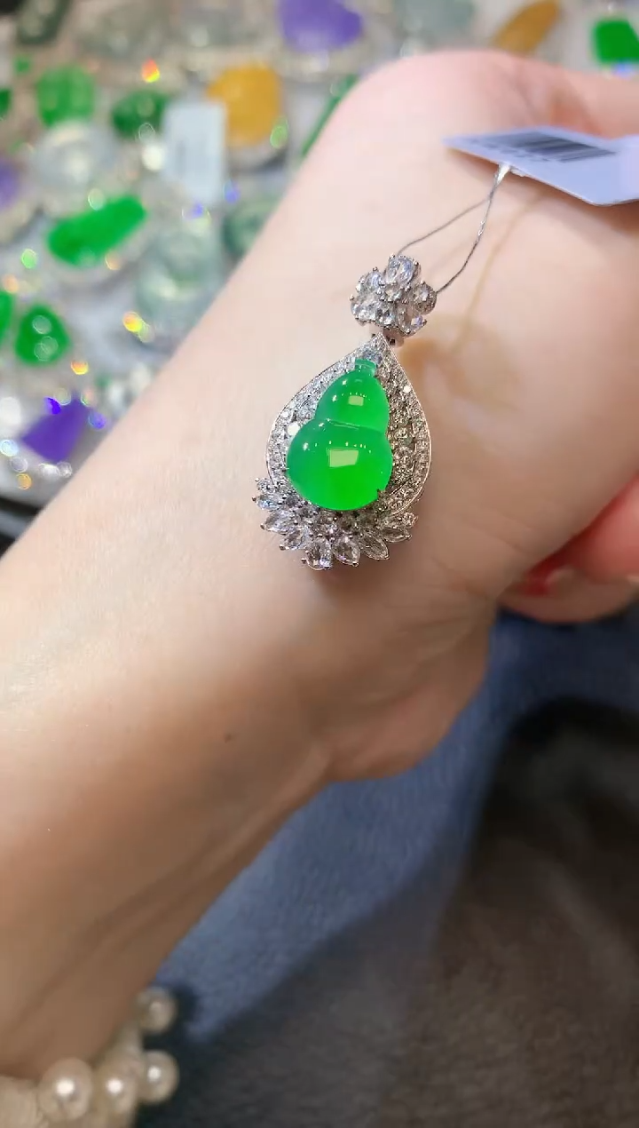 【闪购商品】翡翠吊坠(不含链)18K金镶嵌D36 