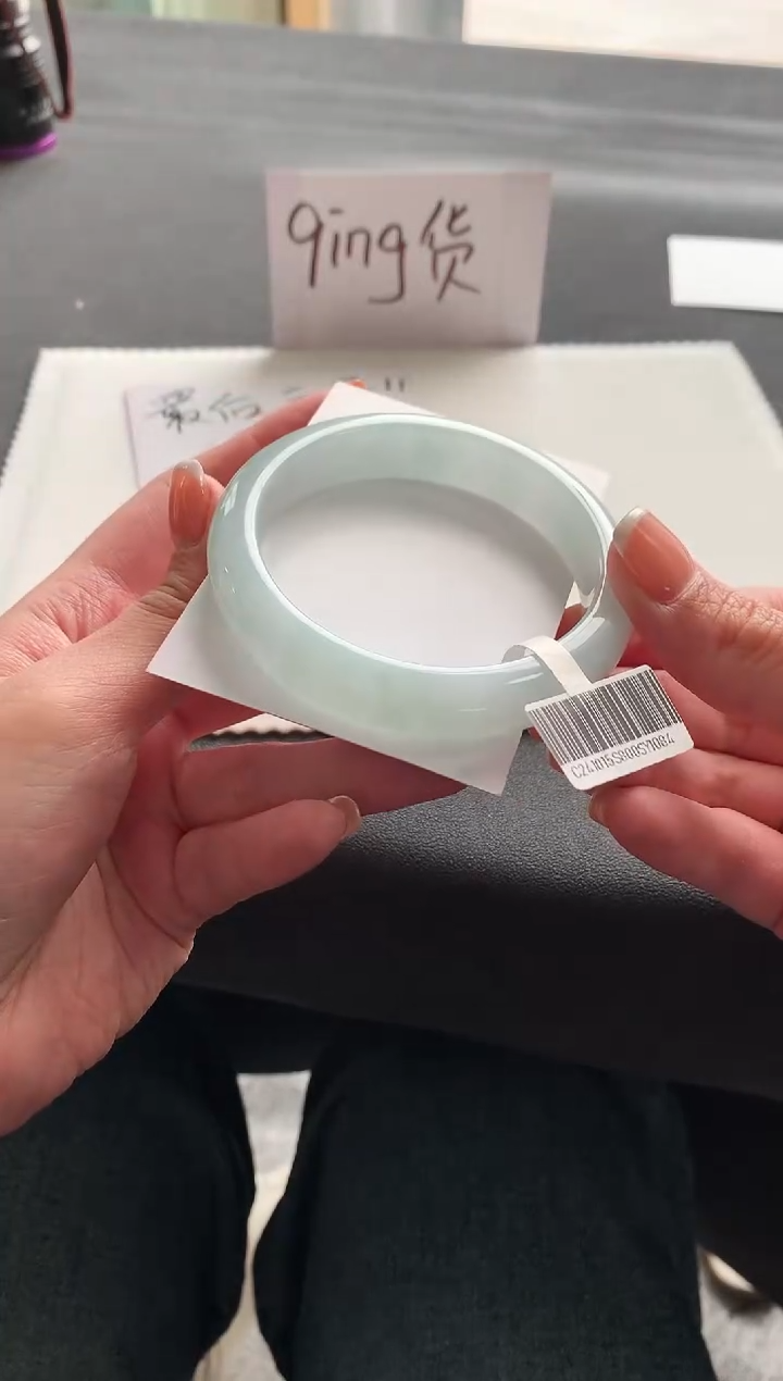 【闪购商品】翡翠手镯未镶嵌57正圈买断Y1084