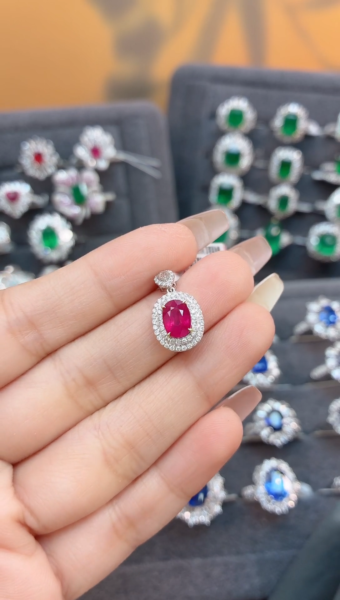 18K金镶嵌吊坠红宝石-1.05克拉*缅甸