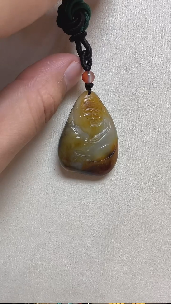 和田玉未镶嵌颈饰财神