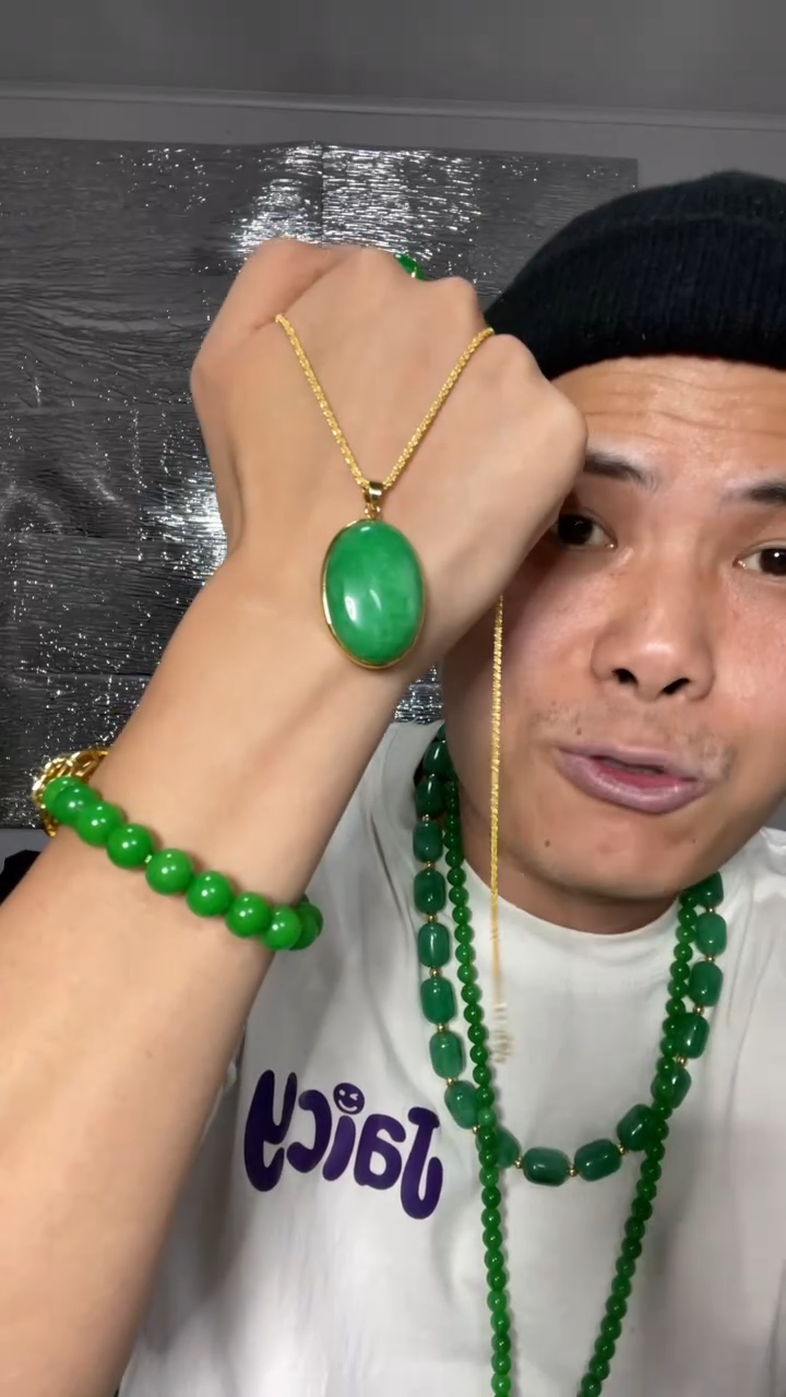 翡翠未镶嵌吊坠(赠链)【小伍珠宝】辣阳绿飘花大鸽子蛋吊坠