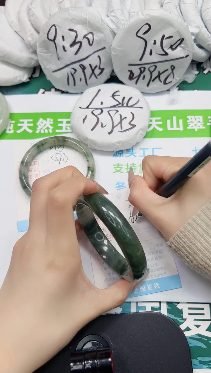 【闪购商品】石英质玉手镯未镶嵌k264-62