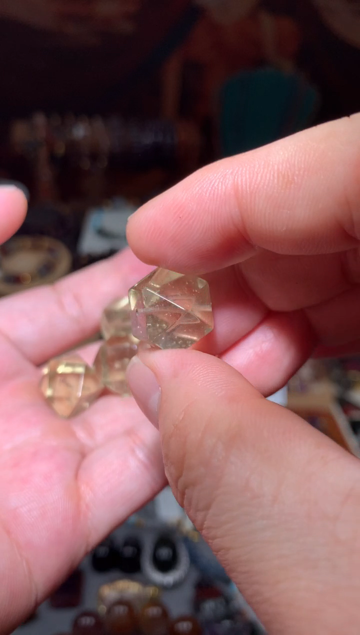 未镶嵌珠宝半成品水晶利比亚八菱单珠，一颗13mm