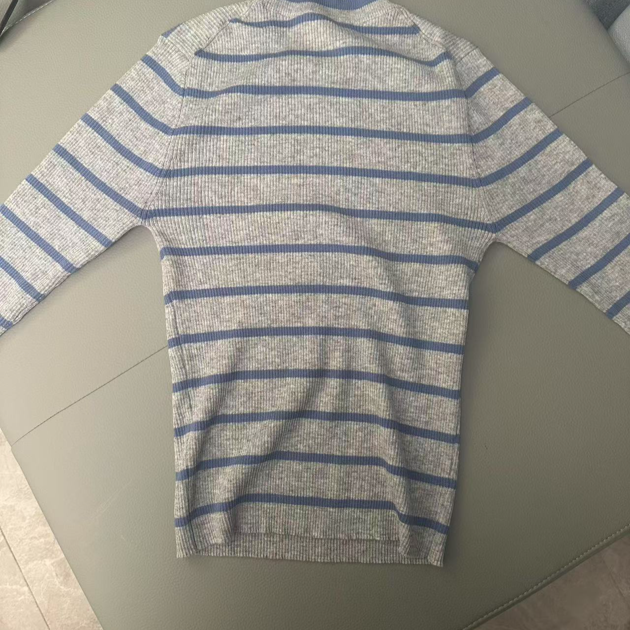 A064 条纹小普五分袖针织衫