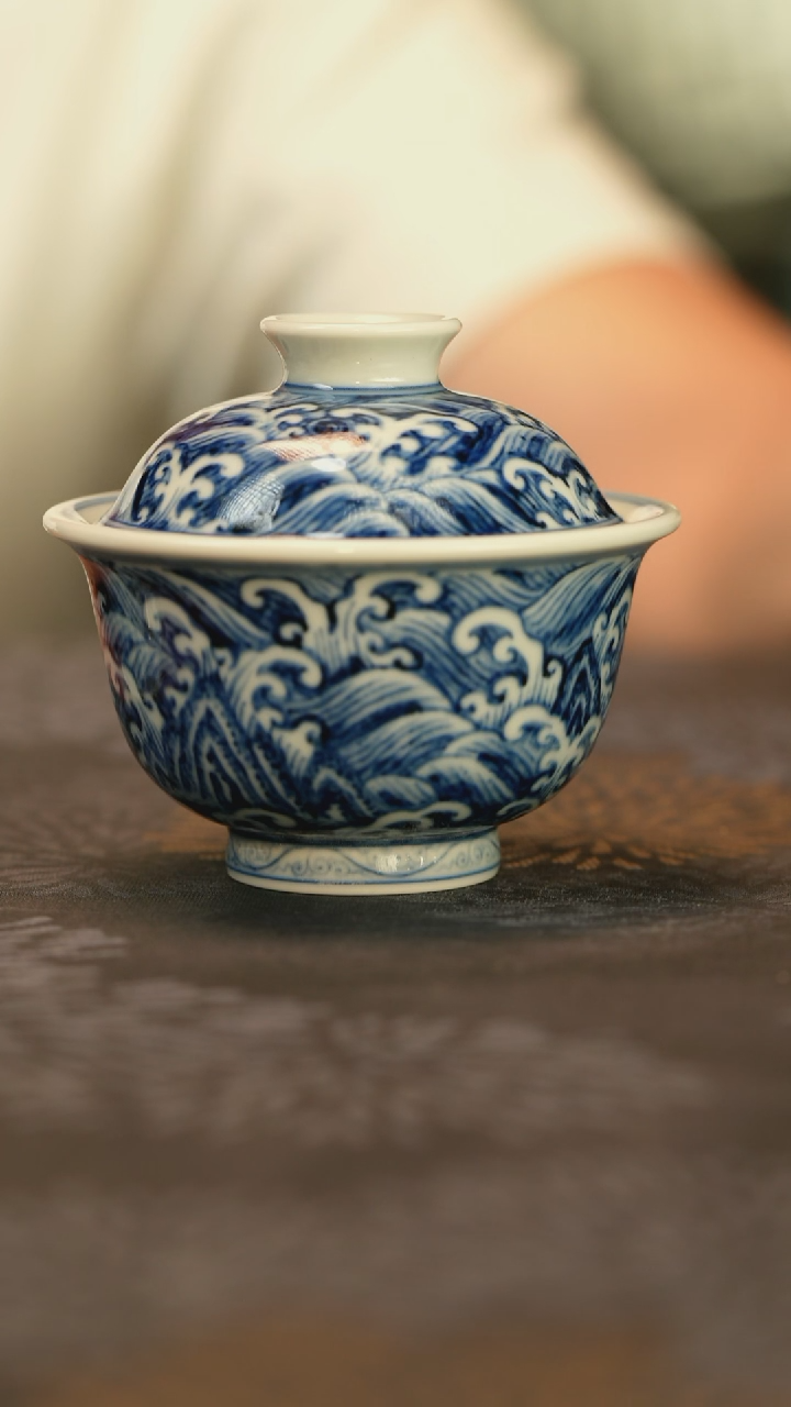 垂虹慕古青花江崖海水盖碗