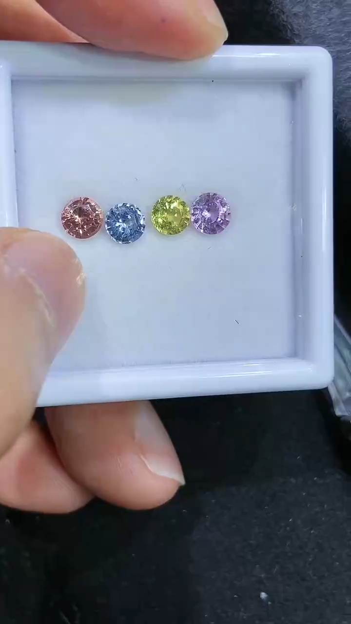 【闪购商品】定制蓝宝石定制未镶嵌天然四颗彩色2.18克拉