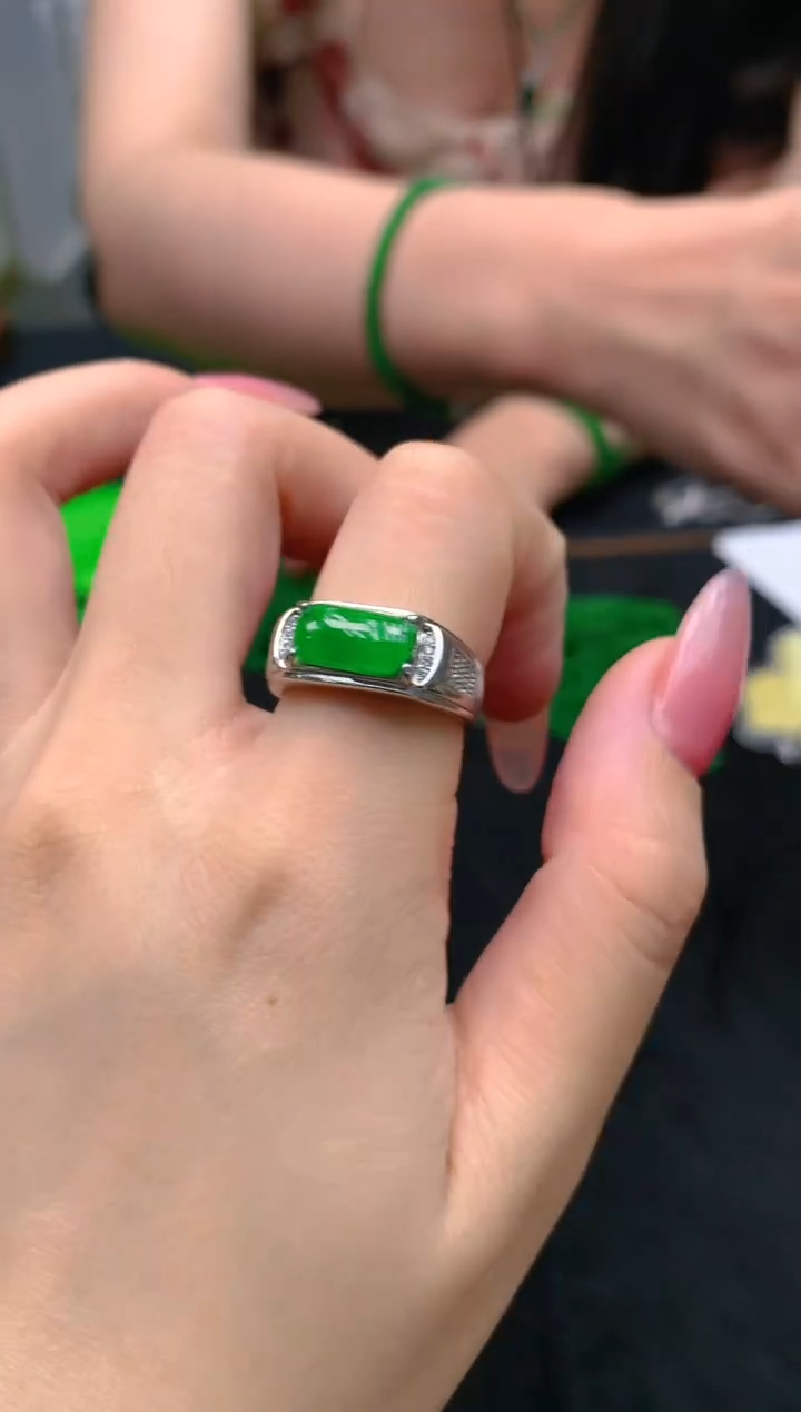 翡翠未镶嵌颈饰天然A货翡翠