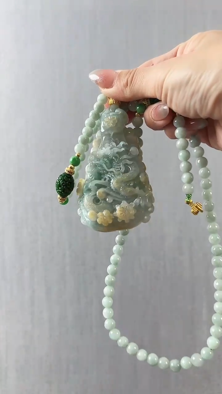 翡翠未镶嵌颈饰琵琶龙