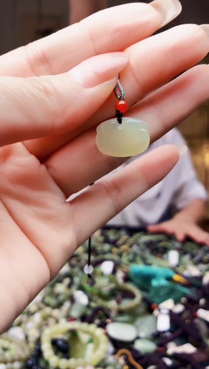 颈饰未镶嵌和田玉多样性发货，拍一发一