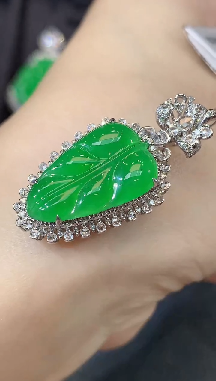 吊坠(不含链)18K金镶嵌翡翠C61