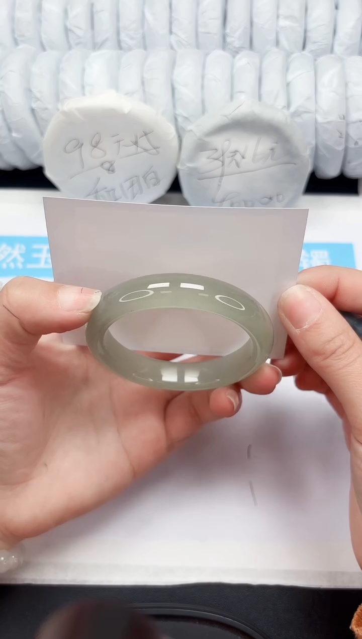 【闪购商品】石英质玉手镯未镶嵌133-56.7