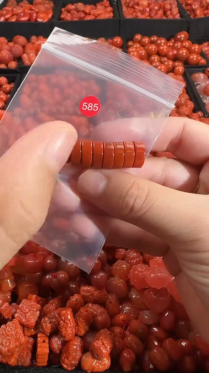 颈饰未镶嵌南红玛瑙1