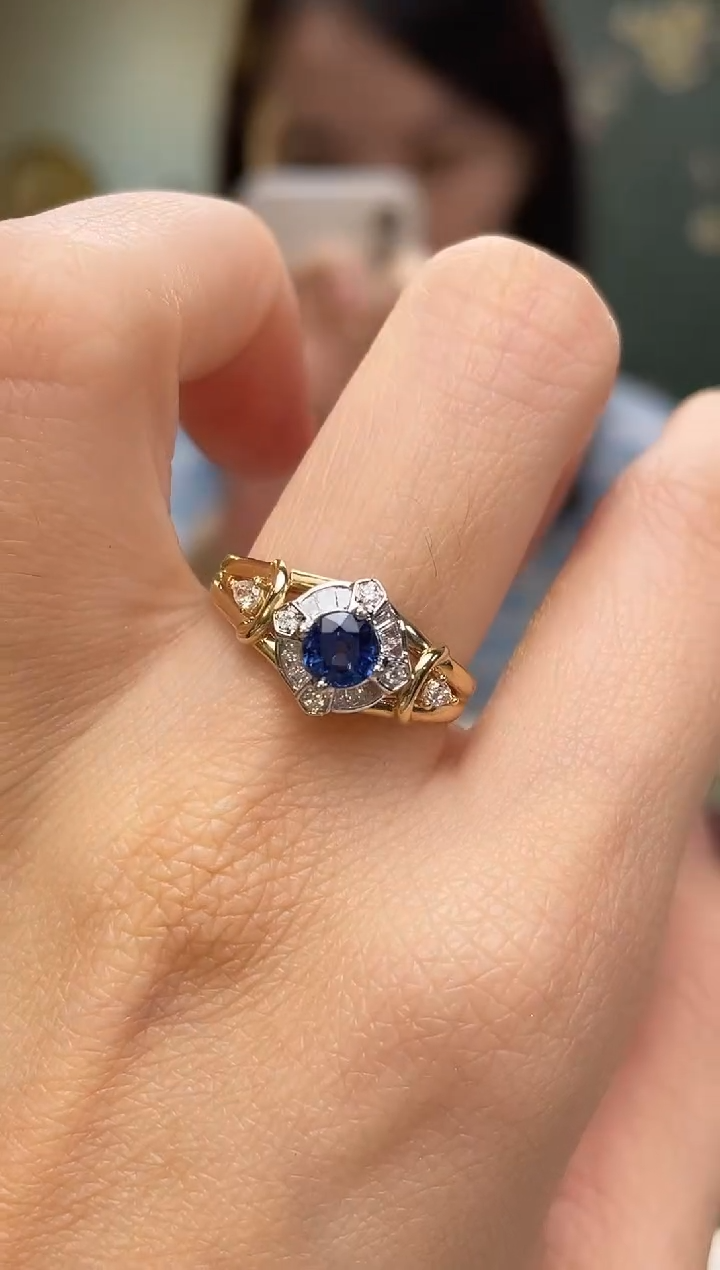 戒指蓝宝石18K金镶嵌矢车菊主石：0.68ct