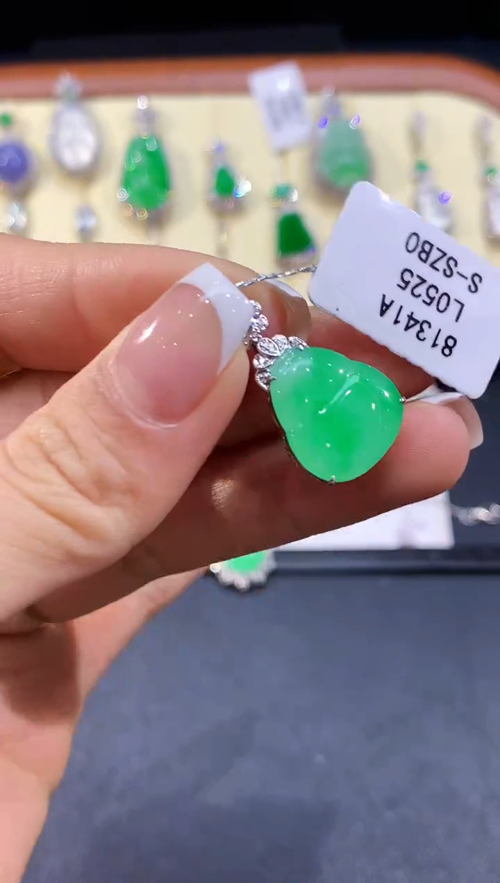 【闪购商品】翡翠吊坠(不含链)18K金镶嵌L0525