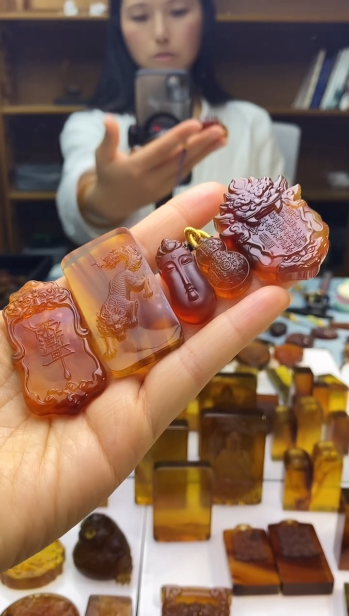 琥珀颈饰未镶嵌金**象SN85-104（5个一起）拍6单