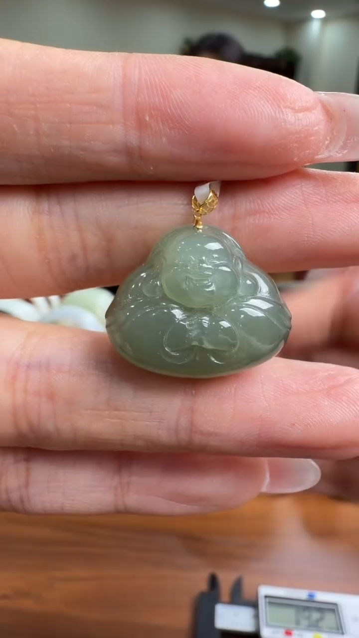 颈饰18K金镶嵌和田玉挂件