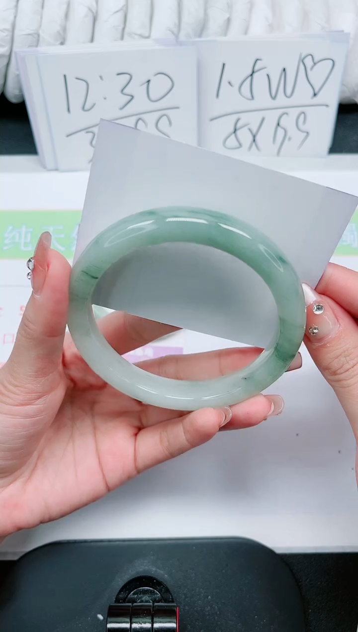 【闪购商品】石英质玉手镯未镶嵌175