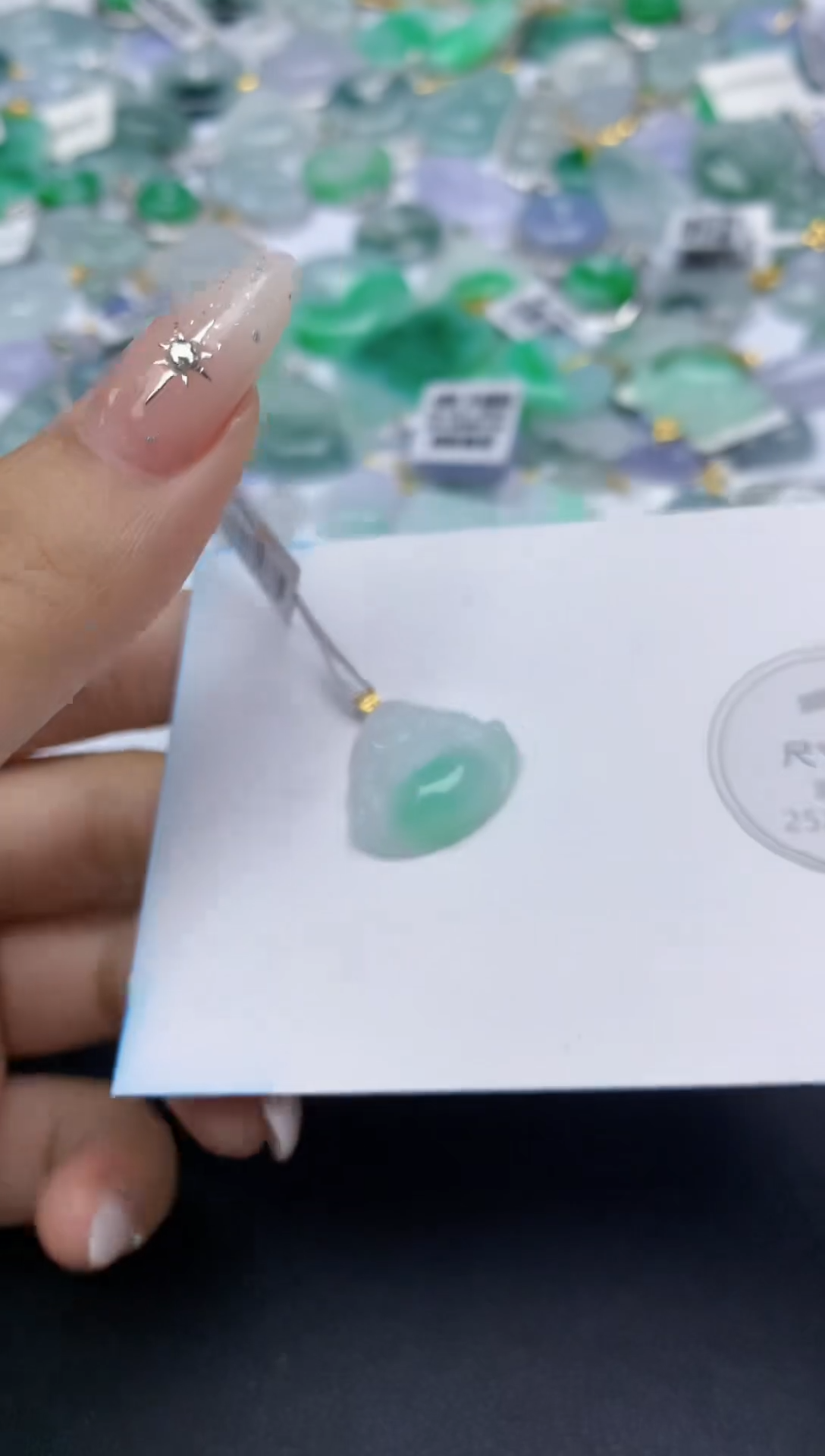 颈饰18K金镶嵌翡翠天然缅甸a货翡翠百元以上9元证书费自理