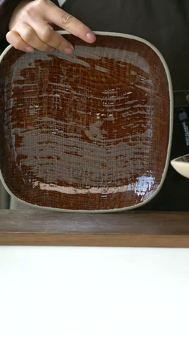 【闪购商品】陶瓷焦糖色布纹餐盘23cm@4-2@