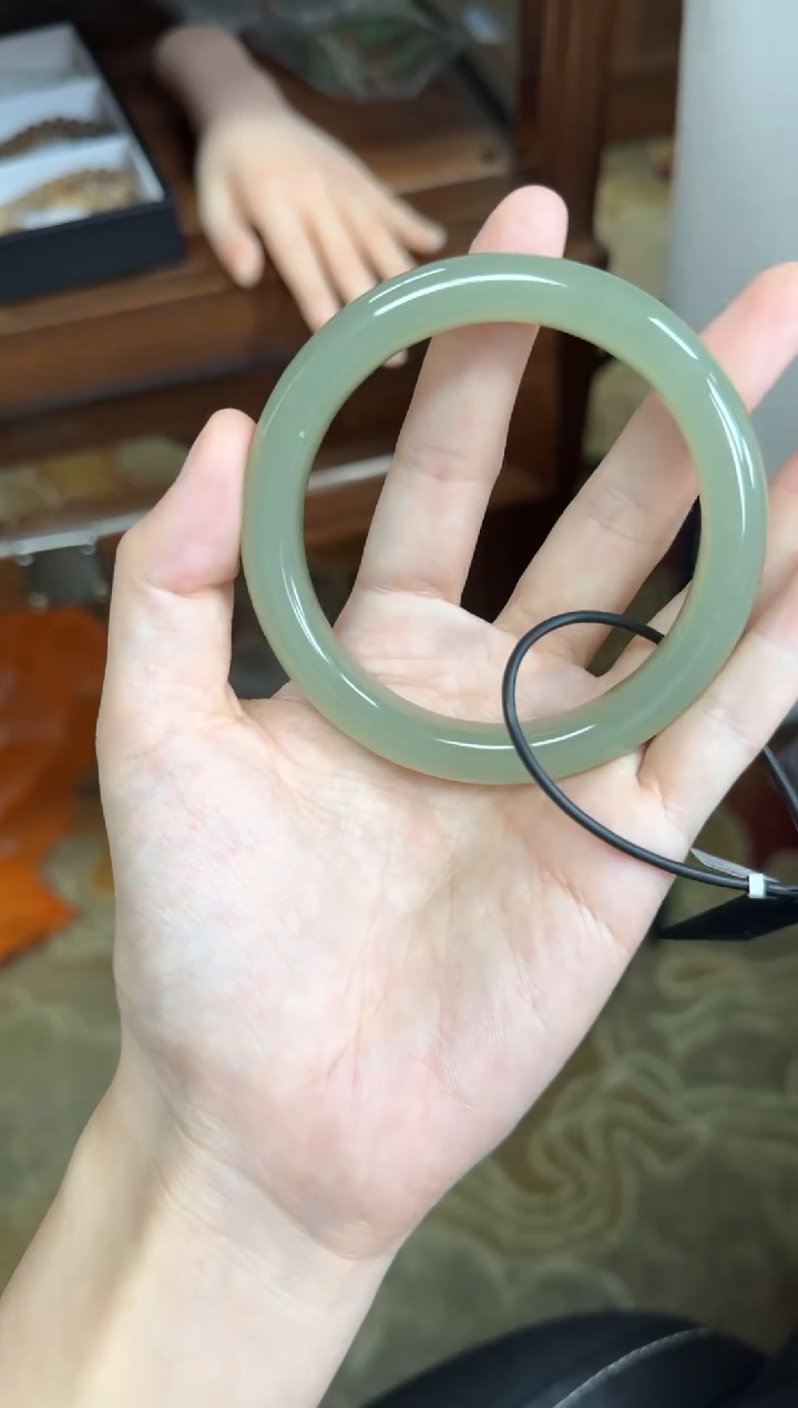 未镶嵌手镯和田玉60