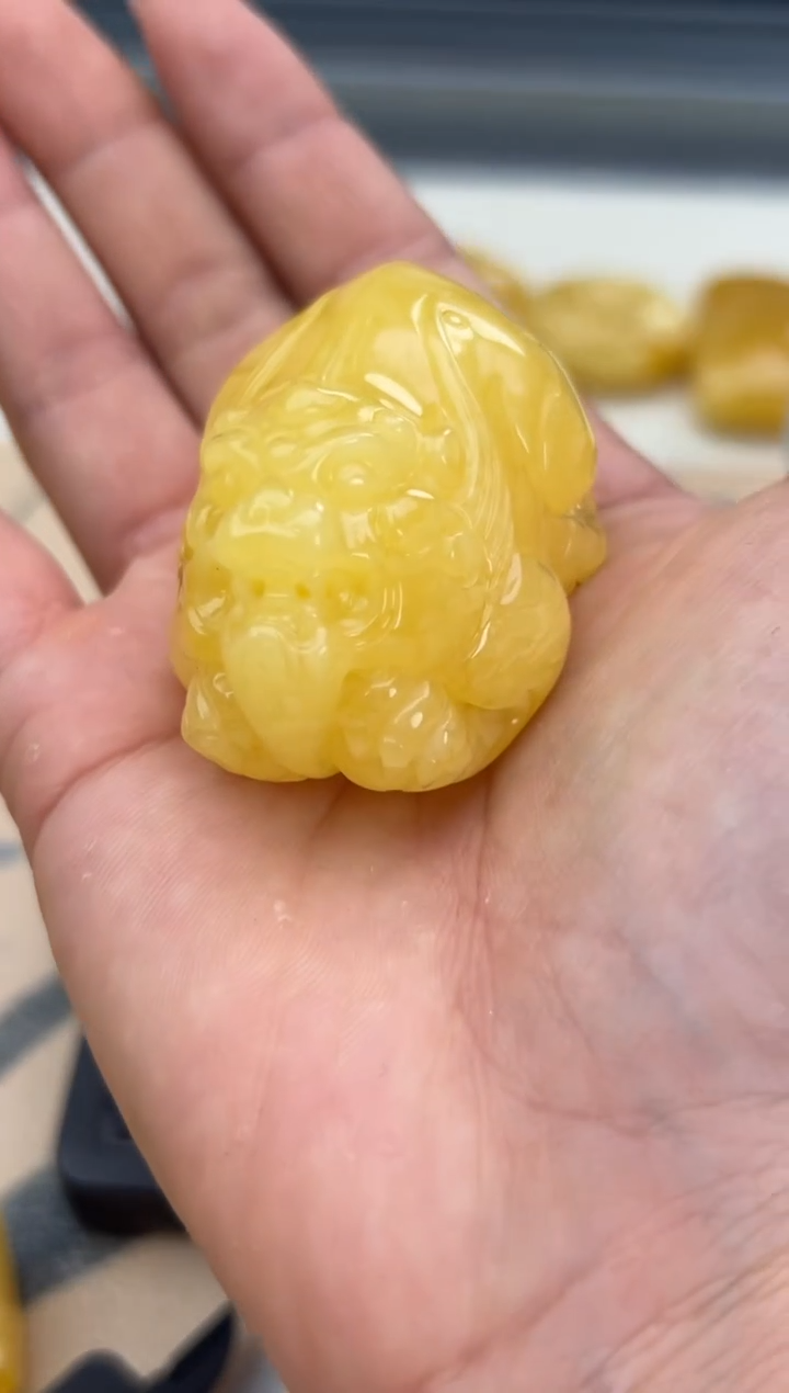 【闪购商品】琥珀裸石未镶嵌蜜蜡吊坠