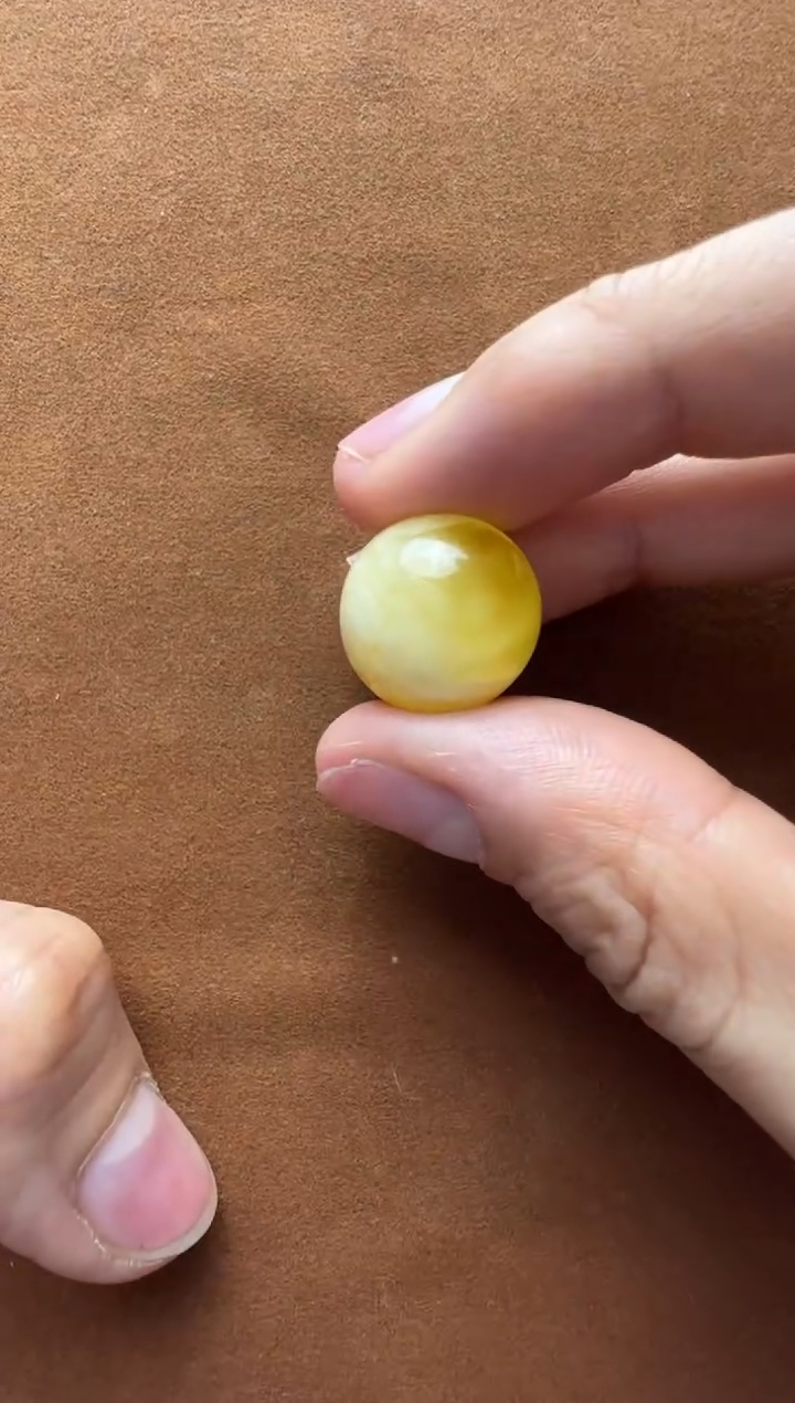 【闪购商品】蜜蜡裸石未镶嵌俄料微瑕圆珠16.2mm2.367克