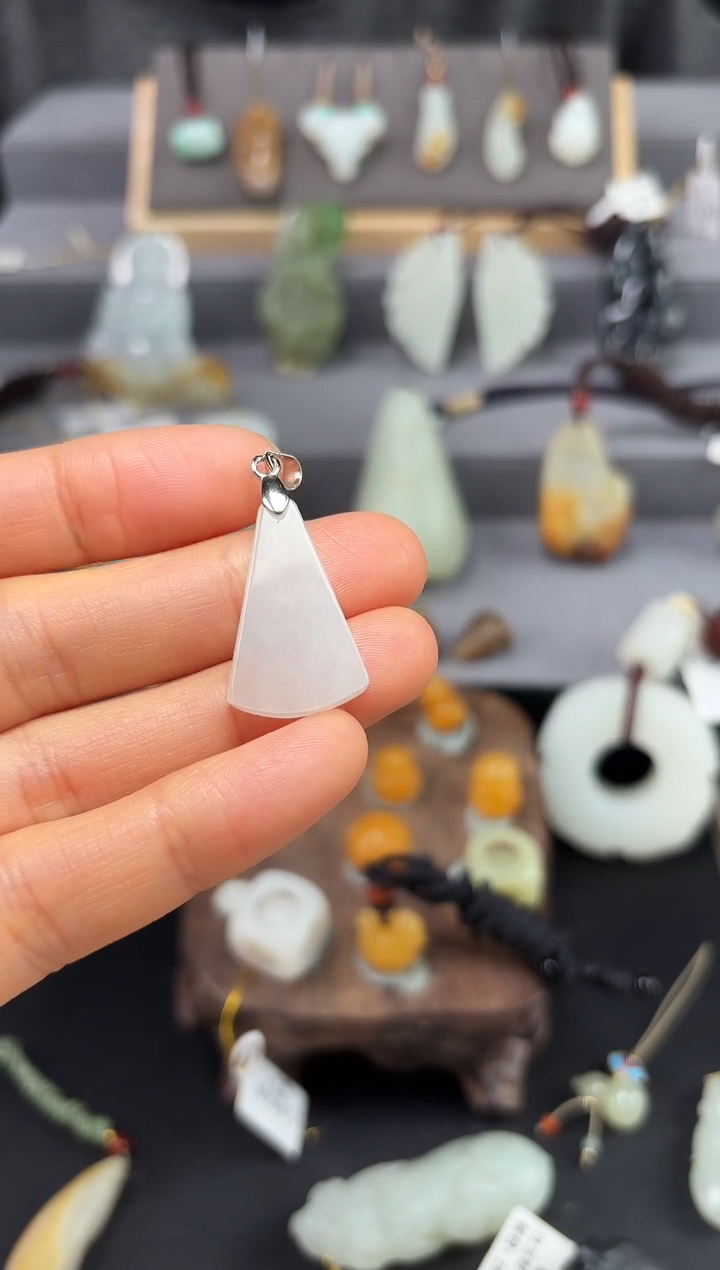 【闪购商品】翡翠颈饰未镶嵌翡翠小牌子
