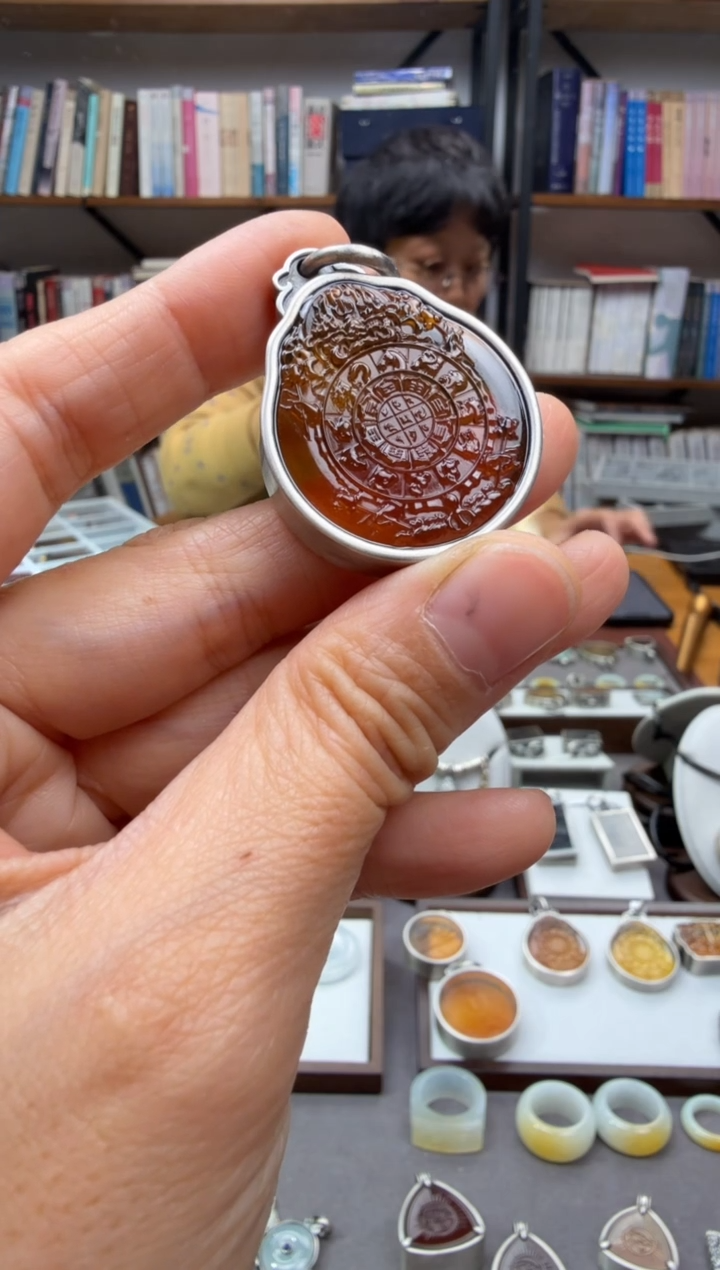 琥珀颈饰未镶嵌九宫八卦吊坠