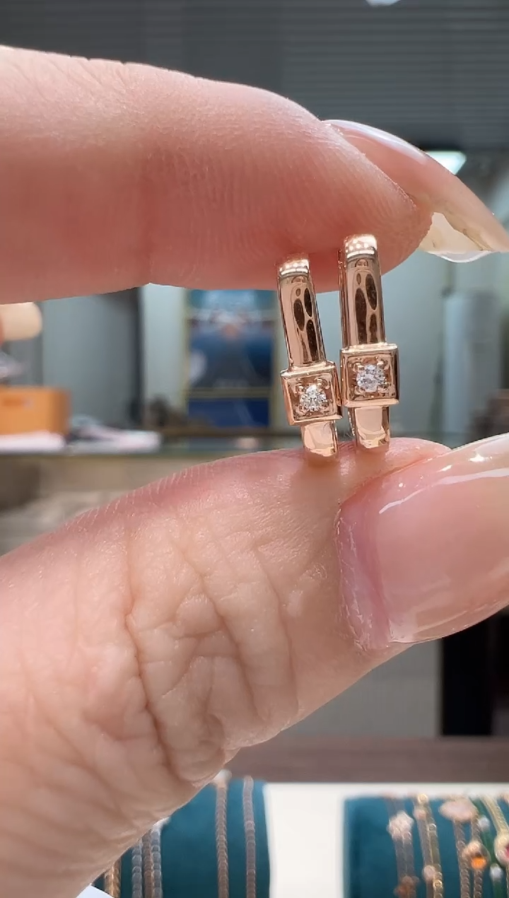 【闪购商品】钻石耳环18K金镶嵌镶钻方形耳环K红