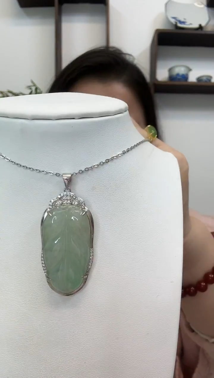 吊坠(赠链)银S925镶嵌翡翠小叶子