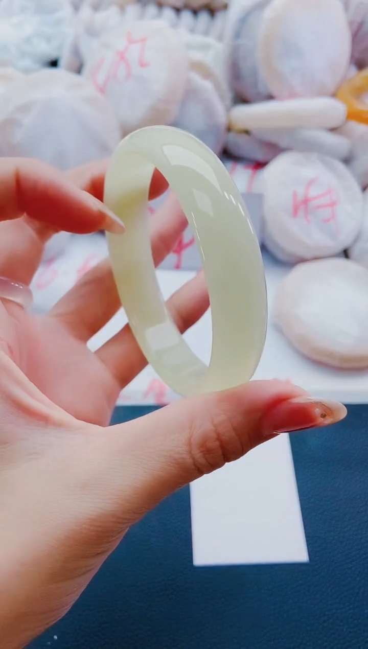 未镶嵌手镯石英质玉M88-64-65