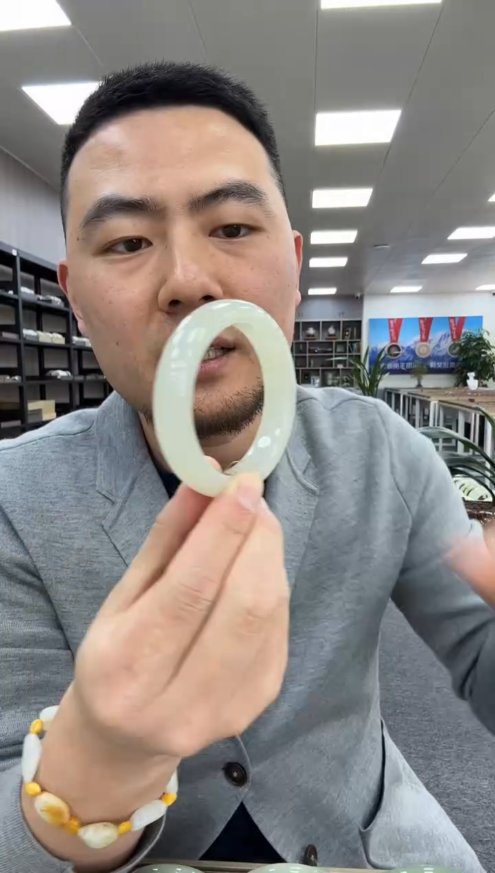 【闪购商品】和田玉手镯未镶嵌57.7  525