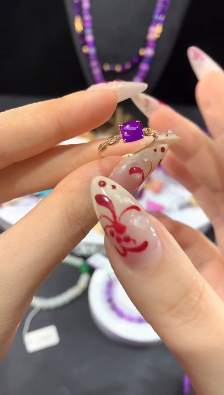 18K金镶嵌苏纪石（舒俱来）.戒指