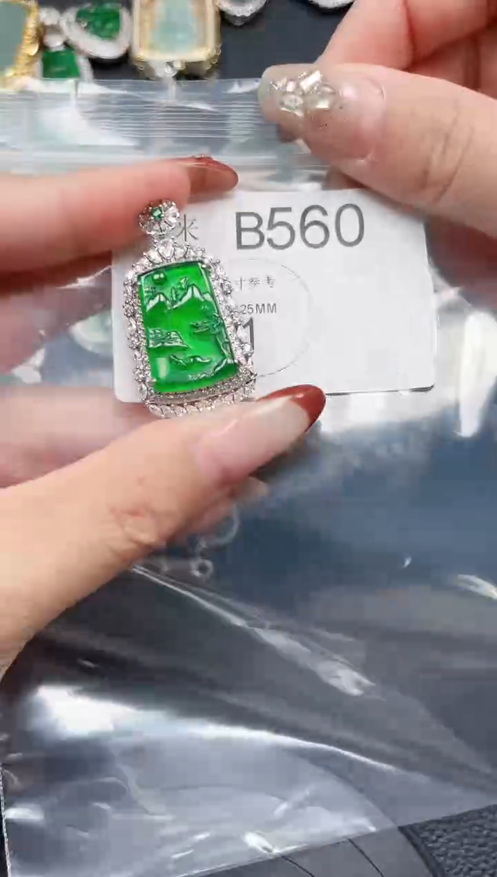 【闪购商品】翡翠颈饰未镶嵌送皮绳560