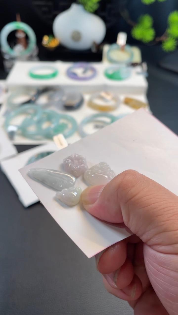 翡翠未镶嵌颈饰42有纹裂