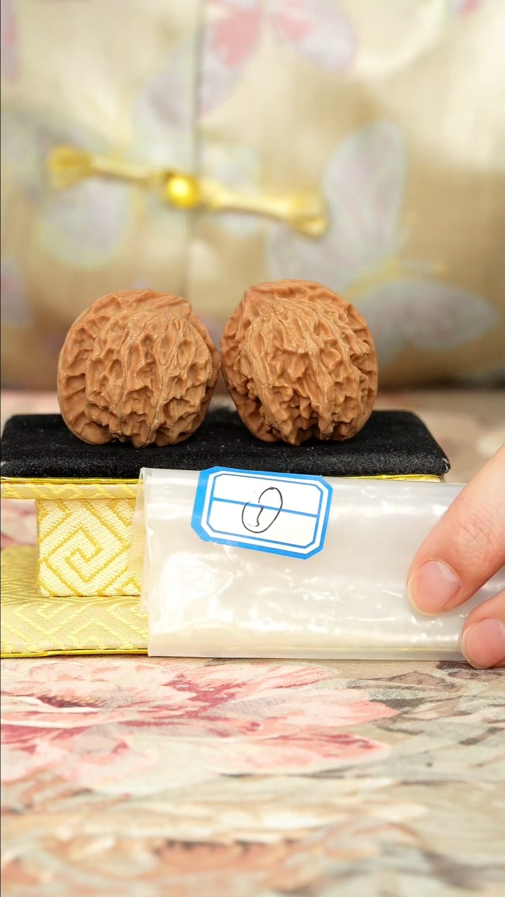 【闪购商品】文玩核桃把件盘山公子帽异形