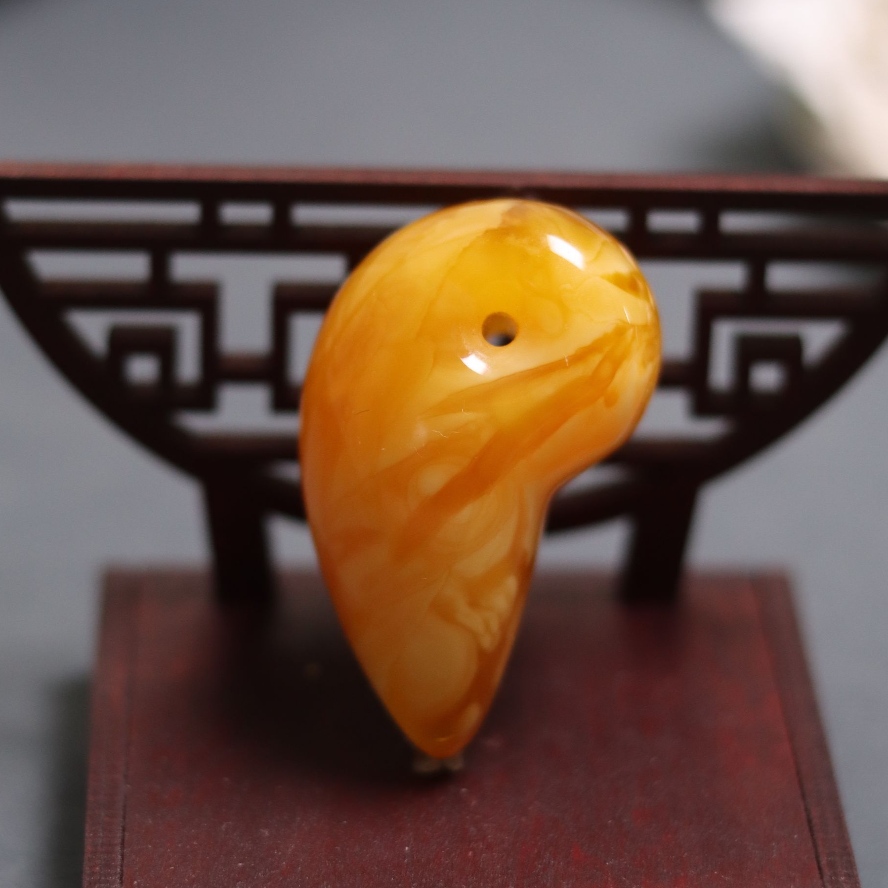 蜜蜡吊坠未镶嵌.