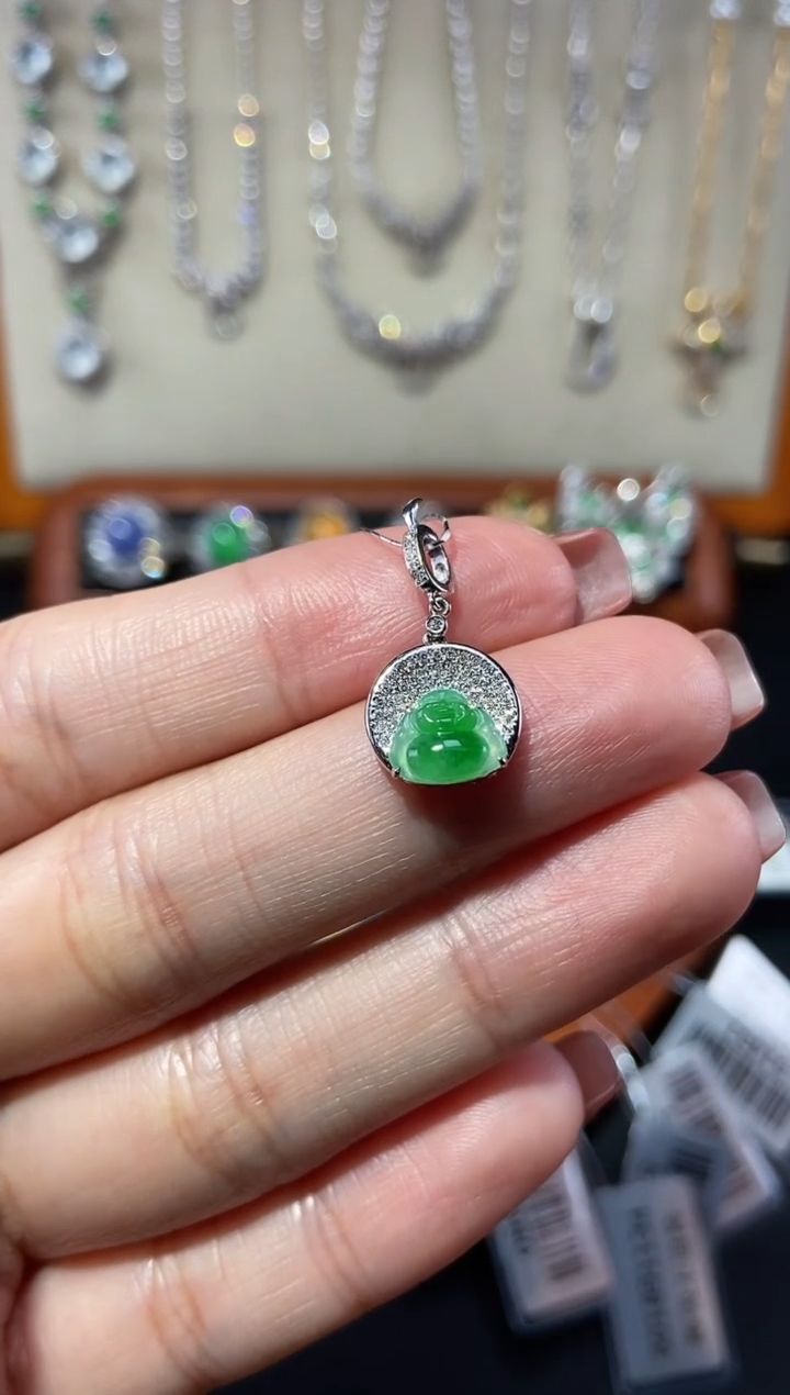 【闪购商品】翡翠颈饰18K金镶嵌吊坠