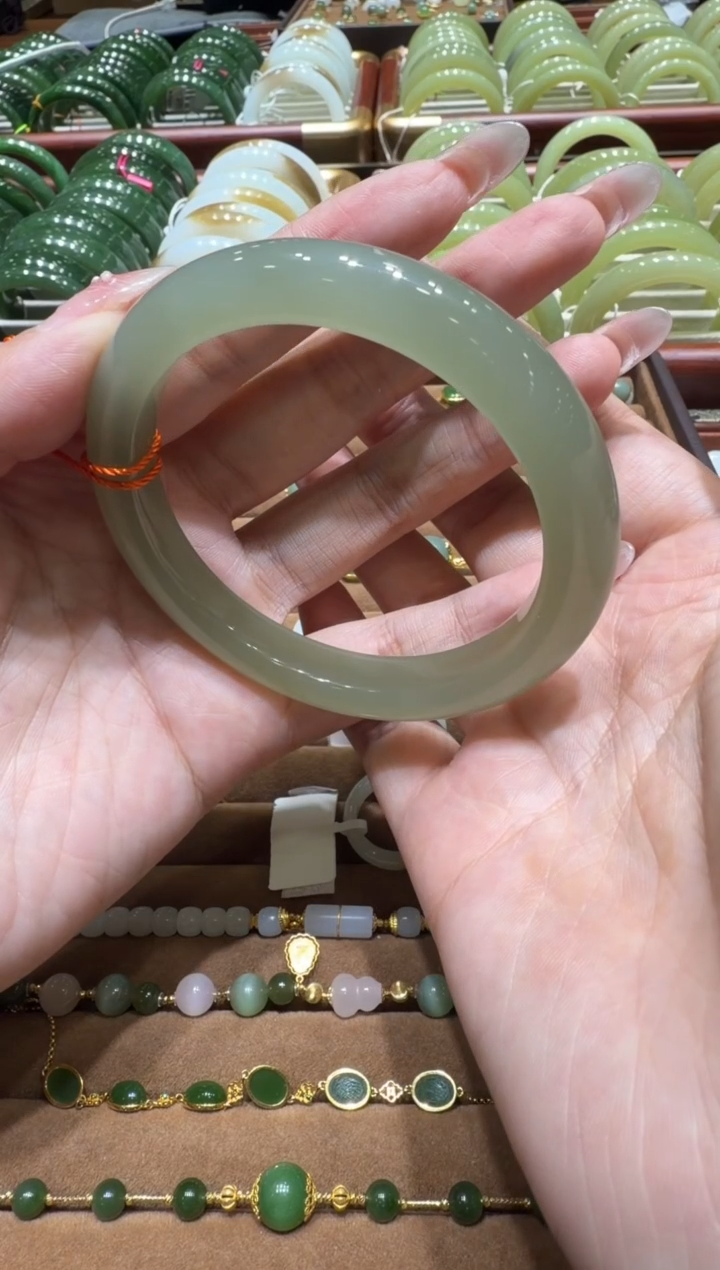 颈饰未镶嵌和田玉手镯61