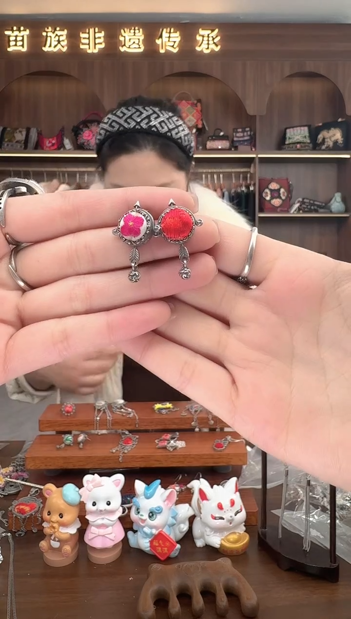 【闪购商品】织绣扶光苗绣传承110