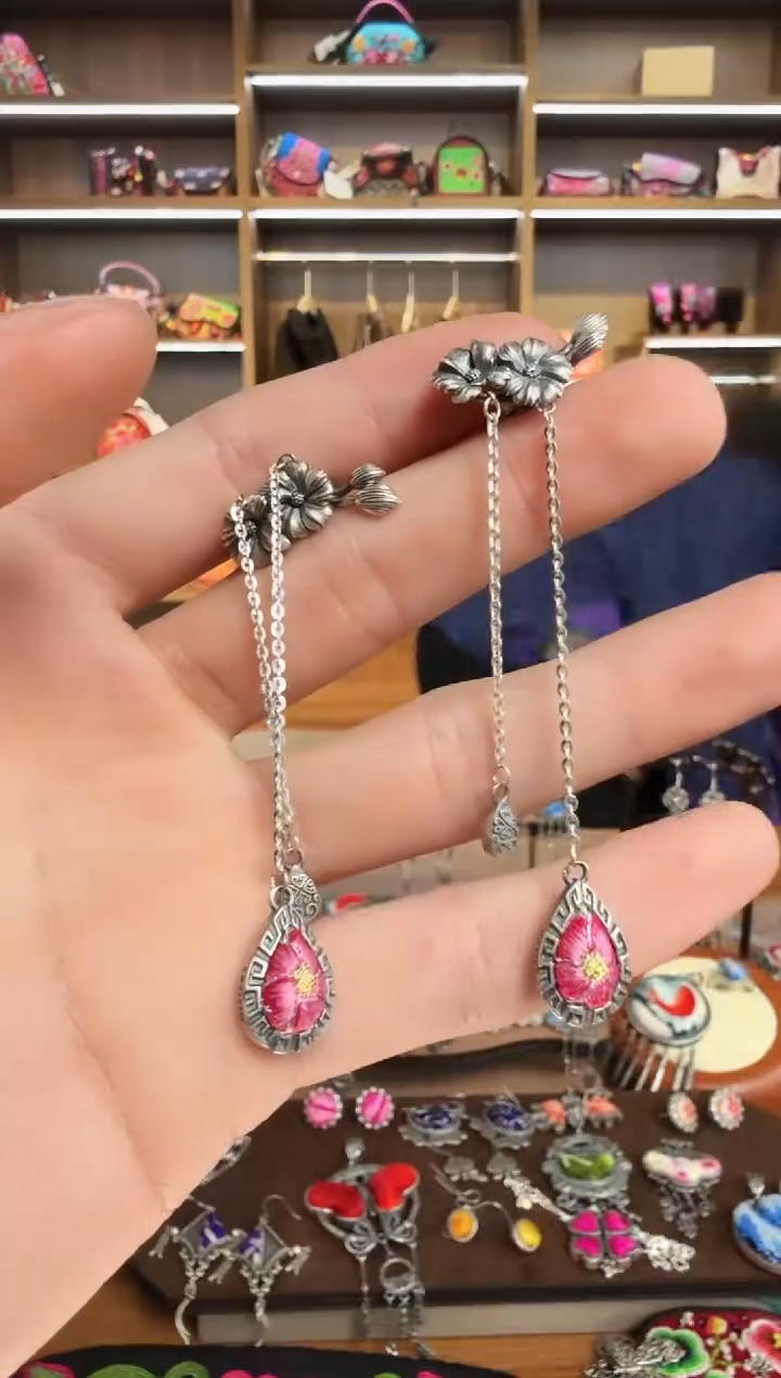 【闪购商品】织绣189蒙阿苏苗绣传承