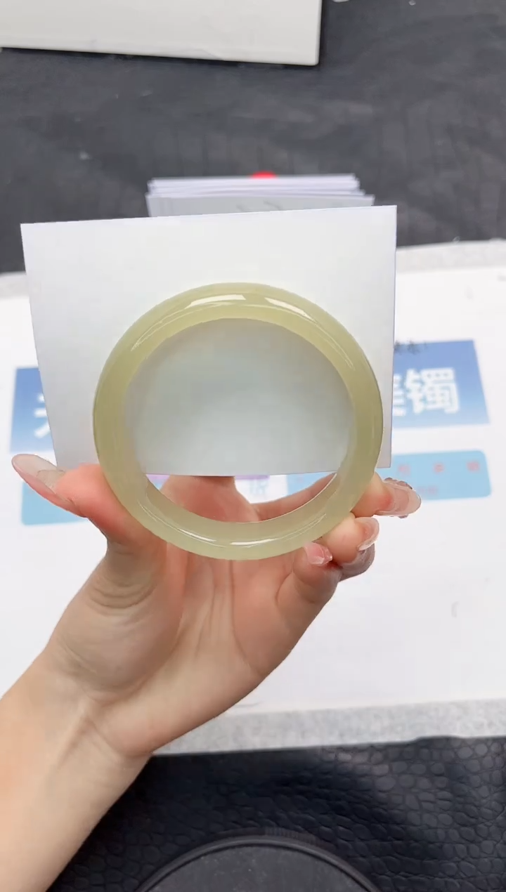 【闪购商品】石英质玉手镯未镶嵌N200-56.7