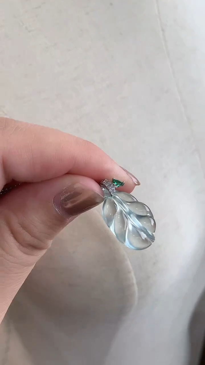 未镶嵌蛇纹石玉吊坠(不含链)?****G叶子